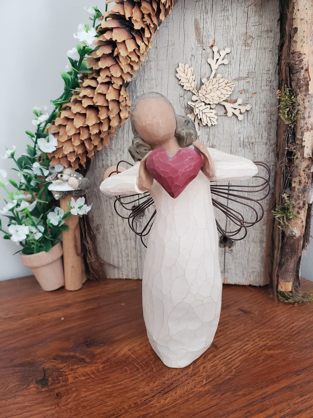 Willow Tree - With Love 2006 - Girl Angel Holding Heart (Darker Skin)